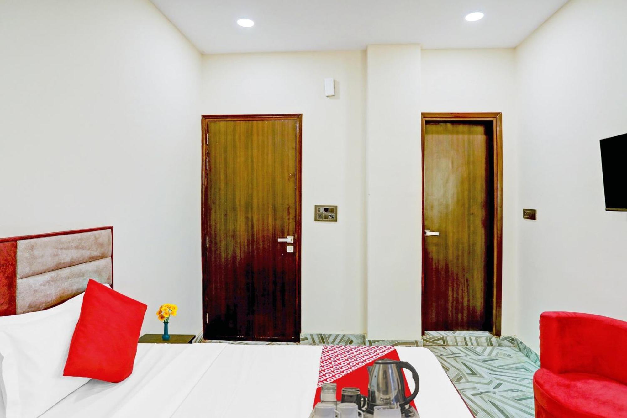 Hotel O Royal Lotus Stay Near Ip Extension Metro Station Нью-Дели Экстерьер фото